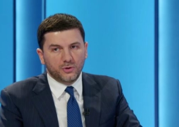 Krasniqi për arrestimin e ish-policit: Qeverisë i kujtohet Policia vetëm kur iu duhet për ndërhyrje dhe për mburrje