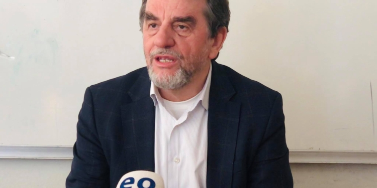 “Po iu fryn fllad a”, pyetja e Krasniqit për mos hapjen e Urës së Ibrit nxit polemikë mes tij e Armend Mujës së VV-së