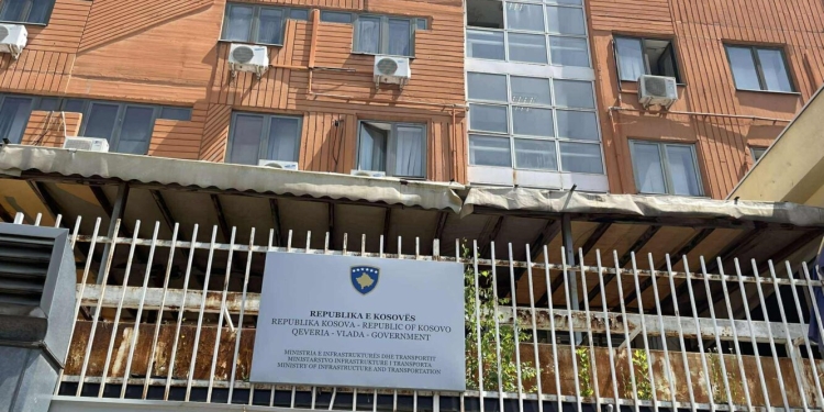 Aksion i policisë në Ministrinë e Infrastrukturës, dyshime për keqpërdorim të detyrës