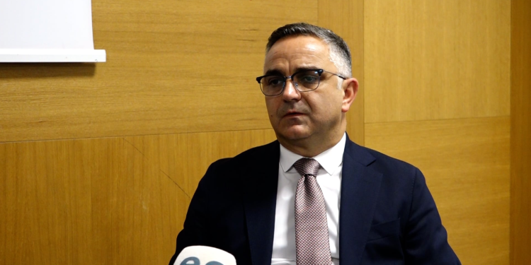 Tahiri: Pushteti aktual do që ta shtyjë çdo zhvillim deri në zgjedhjet lokale, kampi ish-opozitar t’i ndërmarrë këto tri veprime që tani
