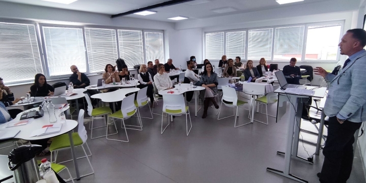 Universum International College organizon workshop mbi Telerehabilitimin