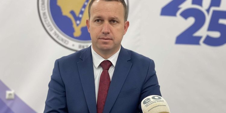 Elezi: Më 12 tetor nuk do të votohet në ambasada, vetëm me postë