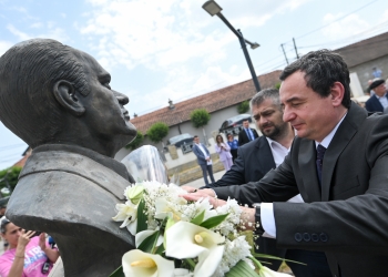 Kurti vizitoi Shtëpinë Muze të Ukshin Hotit: Një figurë dhe mendje e papërsëritshme