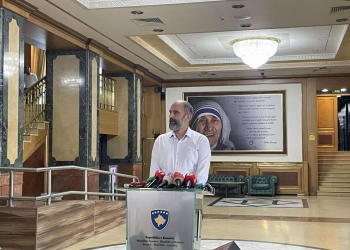 Abrashi: Paralizimi institucional nuk i duhet Kosovës, Albulena Haxhiu nuk është problemi
