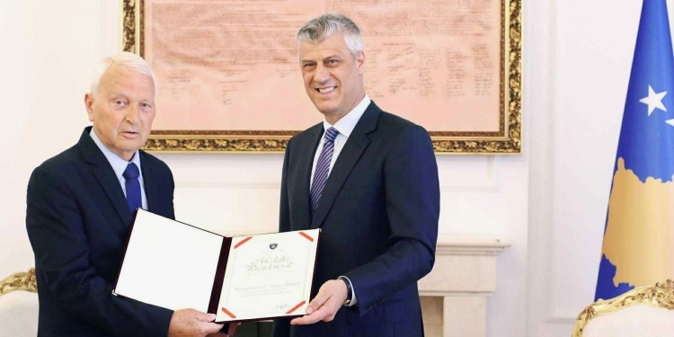 Familja e ish-presidentit Thaçi ngushëllon familjen Bukoshi