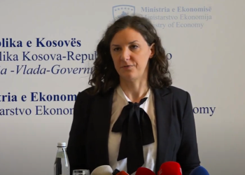 Rizvanolli mban konferencë për mediat lidhur me dezinformatat në sektorin e punës