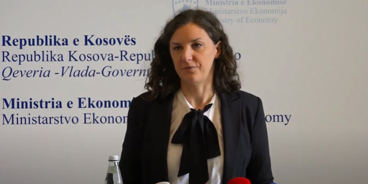Rizvanolli mban konferencë për mediat lidhur me dezinformatat në sektorin e punës