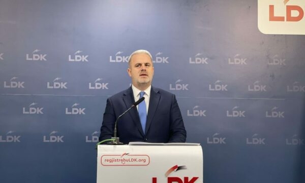 Azemi akuzon Komunën e Ferizaj për një tender: Zgjodhën ofertën që iu pëlqeu, jo më të lirën