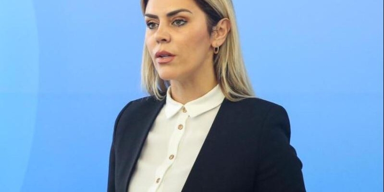 Deliu për Haxhiun: Në vend që të reflektojë, po viktimizohet duke akuzuar për “gjuhë seksiste” – tentativë për manipulim