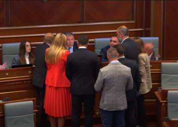 Dehari fton në konsultim përfaqësuesit e partive politike para nisjes së seancës