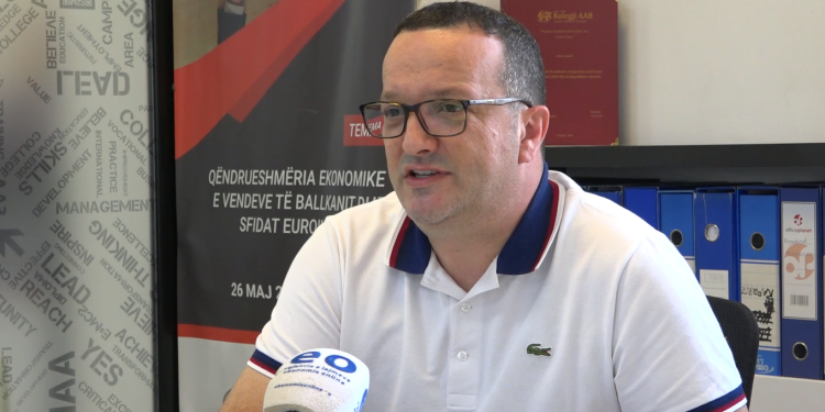 Rënie drastike e fuqisë blerëse/ Eksperti i ekonomisë: Sot 100 euro vlejnë sa 35 euro në vitin 2020