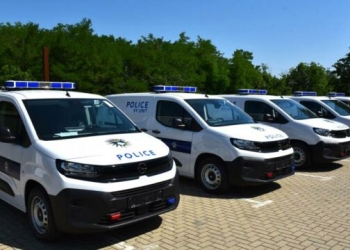OSBE i dorëzon Policisë së Kosovës pesë automjete për njësinë K9