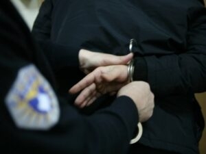 Arrestohen dy zyrtarë policorë, dyshohet se ndihmuan biznesmenin e arrestuar