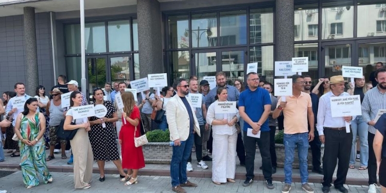Çka u tha në protestën e sotme të shoqërisë civile para parlamentit?