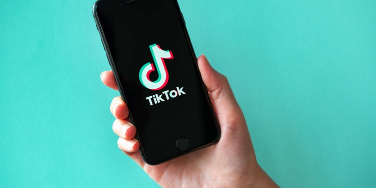 TikTok-u rikthehet në Shqipëri