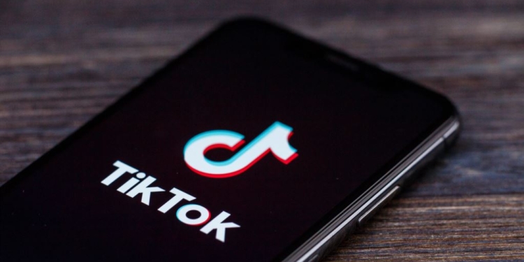 Studimi ngre shqetësimin: Mbi 50% e videove për shëndetin mendor më të ndjekura në Tik Tok përmbajnë dezinformata