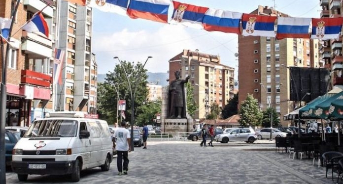Policia heton mbishkrimet “Kosova është Serbi” në veri
