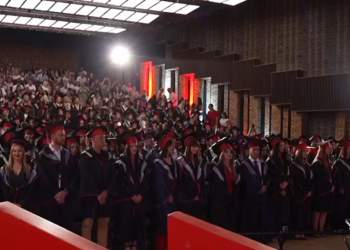 Kolegji Universum mban ceremoninë e diplomimit për gjeneratën e parë të epokës së inteligjencës artificiale