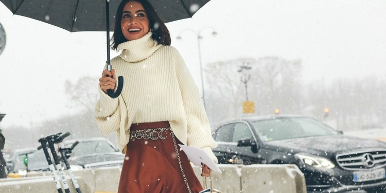 Moda në dimër: Kur stili dhe bora bashkohen