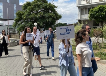 “Loja juaj, pasojat tona”, shoqëria civile rikthehet me protestë para Kuvendit