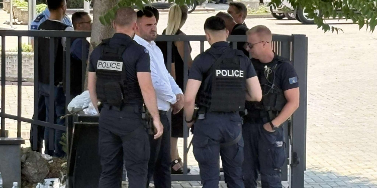 Policia dyshon se mesazhi për bombë erdhi nga Serbia