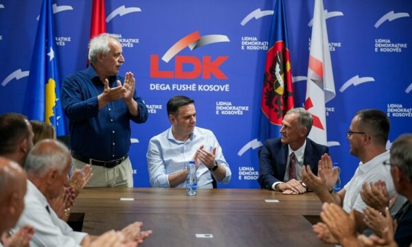 Burim Berisha pas 25 vitesh nuk kandidon për kryetar të Fushë Kosovës, Besnik Osmani zyrtarizohet në vend të tij