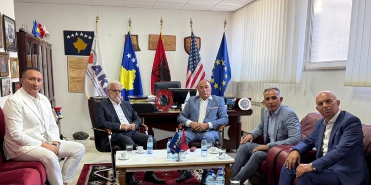 Talat Xhaferi viziton Aleancën Kosovare të Bizneseve: Diskutohet forcimi i bashkëpunimit ekonomik Kosovë – Maqedoni e Veriut