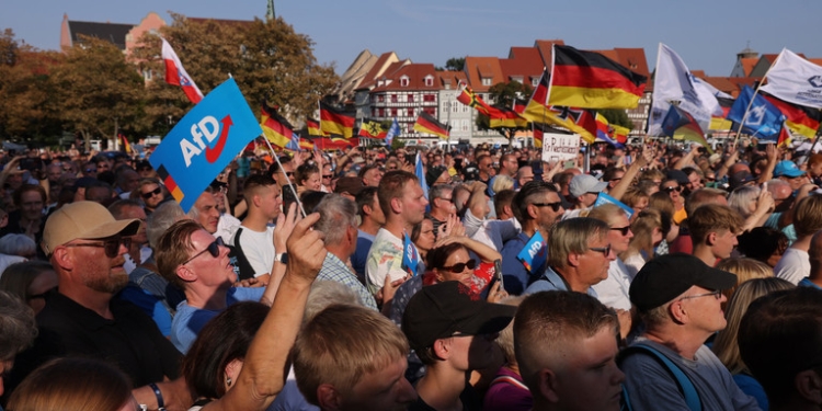 “Partia e ekstremit të djathtë synon të arrijë votuesit e moderuar”, Bild: AfD do të ndryshojë qëndrimin ndaj emigrantëve