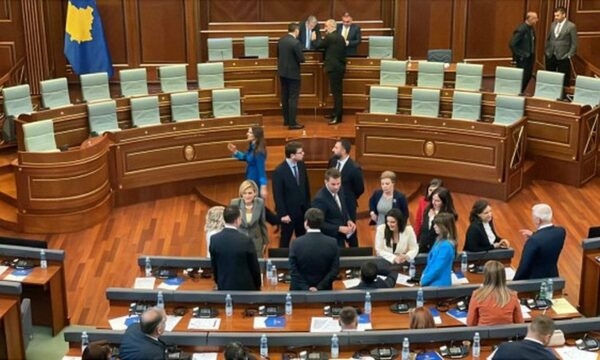 Milionat e “Planit të Rritjes” s’po i vijnë Kosovës për faj të politikës, BE: Jemi të shqetësuar që s’ka institucione e që po vonohet ratifikimi