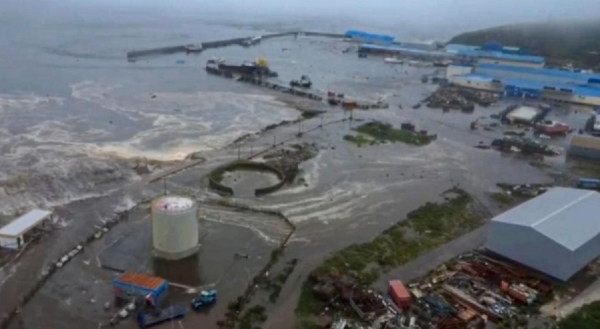 Valët arrijnë në bregun perëndimor të SHBA-së pas tërmetit në Rusi, Japonia heq paralajmërimet për cunami
