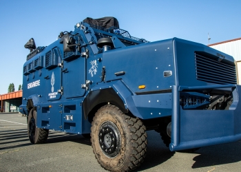 Xhandarmëria franceze, një autoblinde të fuqishme ia vë emrin “Kosovë”