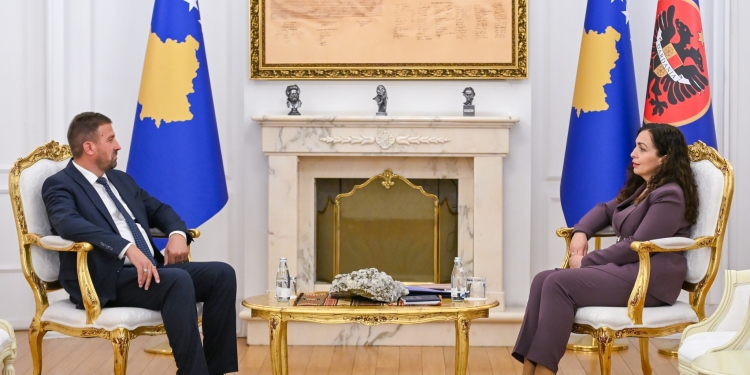 Presidentja u takua edhe me kryetarin e Partisë Demokratike të Boshnjakëve Rasim Demiri