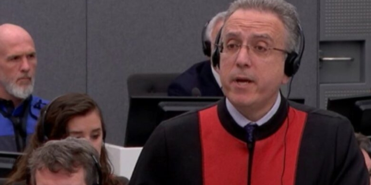 Avokati i Thaçit godet gjyqtarët: Kur e keni trajtuar Prokurorinë si neve? Nuk po na jepni afat ta përgatisim mbrojtjen