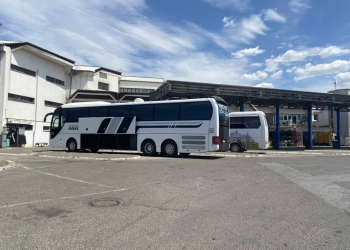 Kompanitë e autobusëve kundërshtojnë shtrenjtimin e hyrje-daljeve në Stacionin e Autobusëve në Prishtinë