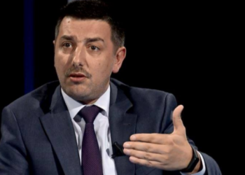 Valon Syla dyshohet për dhunë fizike dhe psikike ndaj të dëmtuarës, thuhet në vendimin e Gjykatës