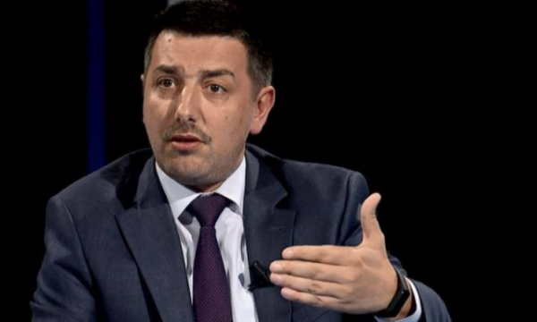Valon Syla dyshohet për dhunë fizike dhe psikike ndaj të dëmtuarës, thuhet në vendimin e Gjykatës