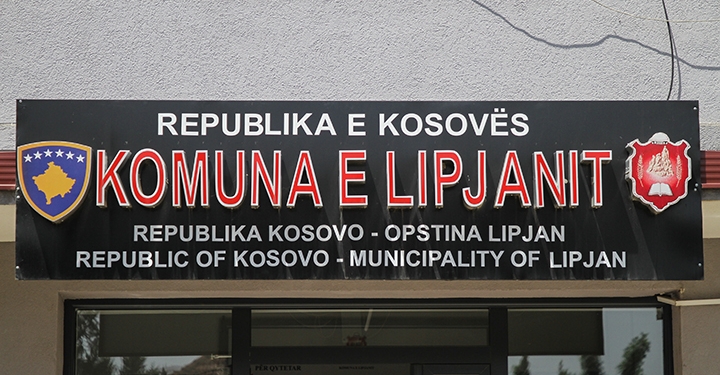Imri Ahmeti akuzohet publikisht se po favorizon një ‘penthouse’ pa leje në qendër të Lipjanit – nga komuna e mohojnë