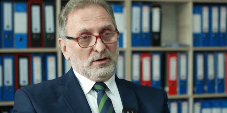 Kritikat diplomatike me tone të larta ndaj “qeverisë në detyrë” flasin për një gjendje të jashtëzakonshme