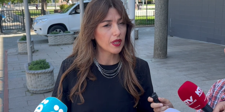 Flaka Surroi për Albulena Haxhiun: 52 herë duke e ditur që nuk kalon, a nuk po duket se po të nëpërkëmbet dinjiteti