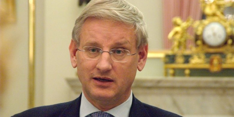 Bildt: Bllokada politike në Kosovë ka dëmtuar besueshmërinë e shtetit, kjo është keq për të gjithë