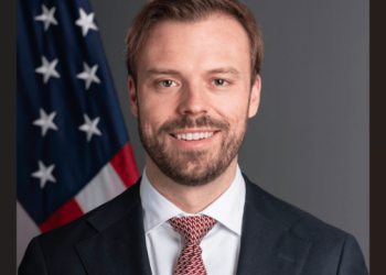 Diplomati amerikan Hanrahan viziton Kosovën dhe vendet e rajonit