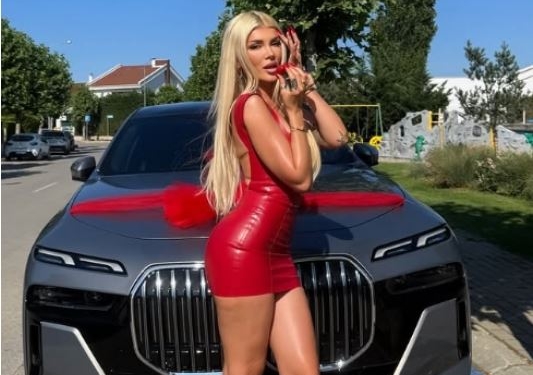 Era Istrefi nuk kursehet, i dhuron vetes BMW X7 për ditëlindje