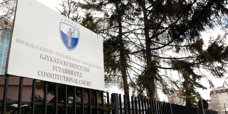 DW: Kosova hyn në paqartësi juridike për institucionet