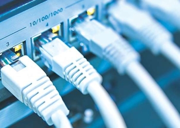 Rreziku që po na del nga veshët, si mund të na përgjojnë nga kufjet me Wireless