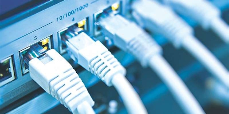 Rreziku që po na del nga veshët, si mund të na përgjojnë nga kufjet me Wireless