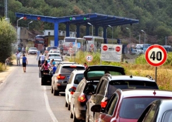 Temperaturat gati 40 gradë, të dhënat e fundit për pritjet në pikat kufitare për të hyrë në Kosovë