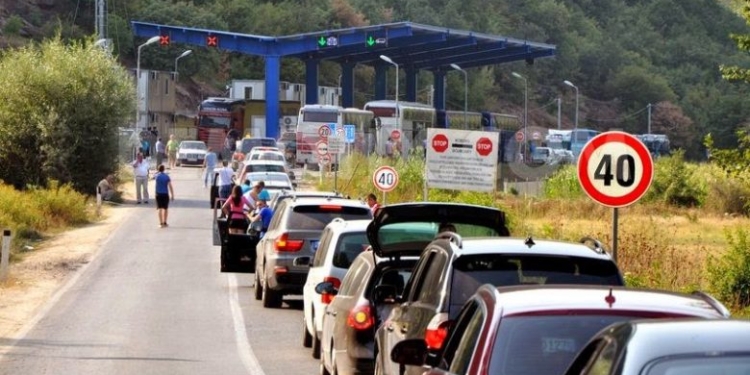 Temperaturat gati 40 gradë, të dhënat e fundit për pritjet në pikat kufitare për të hyrë në Kosovë