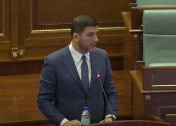Krasniqi: Kryeneçësia e Kurtit dhe partisë së tij, më e madhe se Kosova dhe demokracia