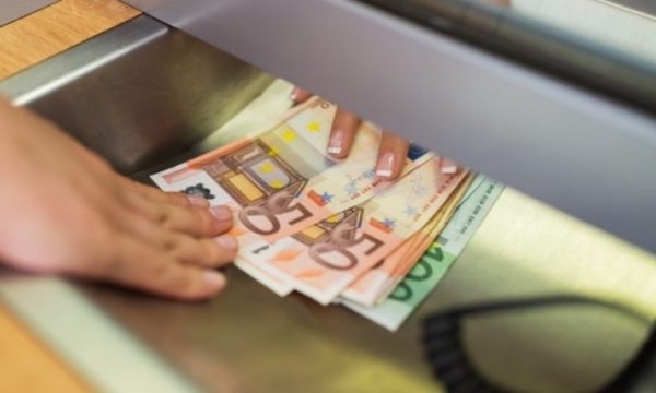 Ekzekutohen pagat me rritje për shërbyesit publikë
