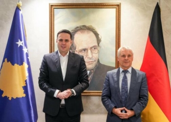 Abdixhiku pret Rohden në selinë e LDK-së: Partia e parë e papërgjegjshme, po e mban peng funksionalizimin e institutucioneve